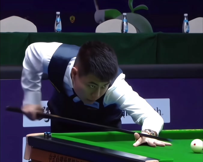 在禁区内的 在禁区内的